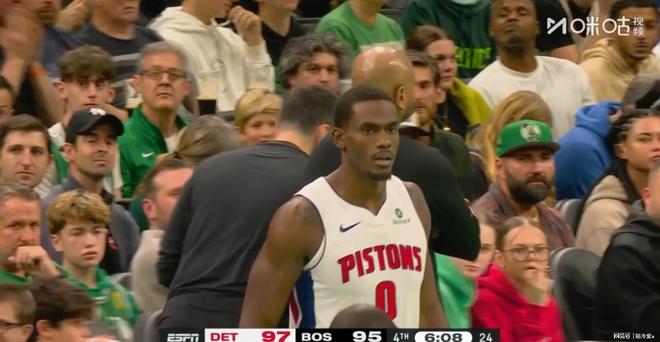 九游游戏-关键时刻波士顿凯尔特人调整名单以备欧超杯；篮板制胜环节打磨；媒体盛赞；轮换策略成焦点(凯尔特人对公牛上半场朗多)